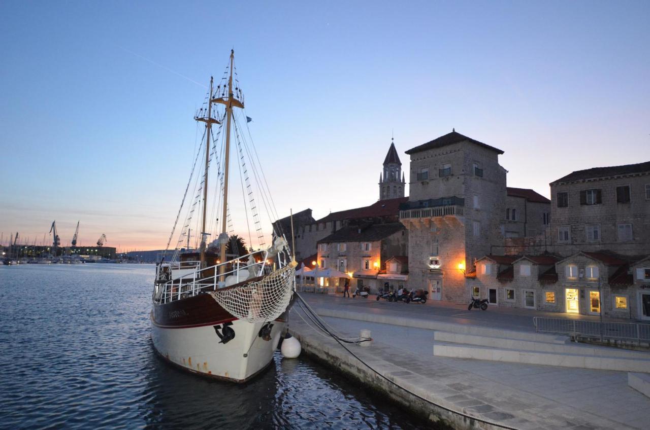 Apartments Pitesa Trogir Exterior foto